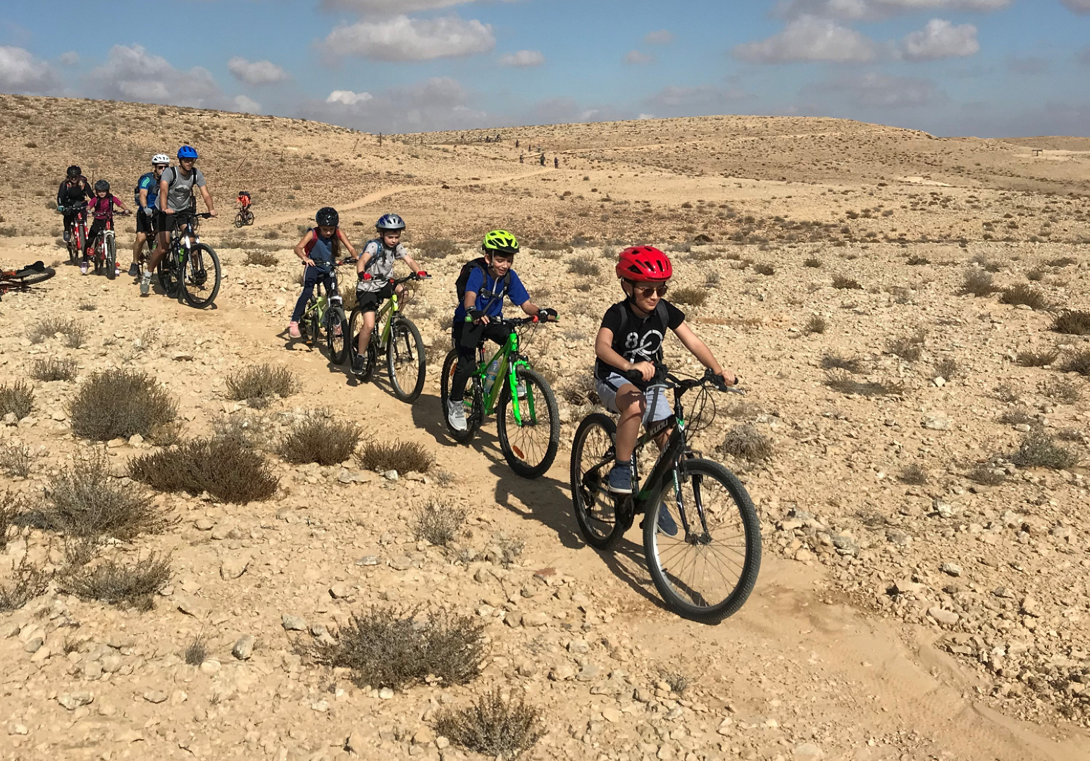 ילדים במדבר – מסע חנוכה לילדים על שביל ישראל לאופניים