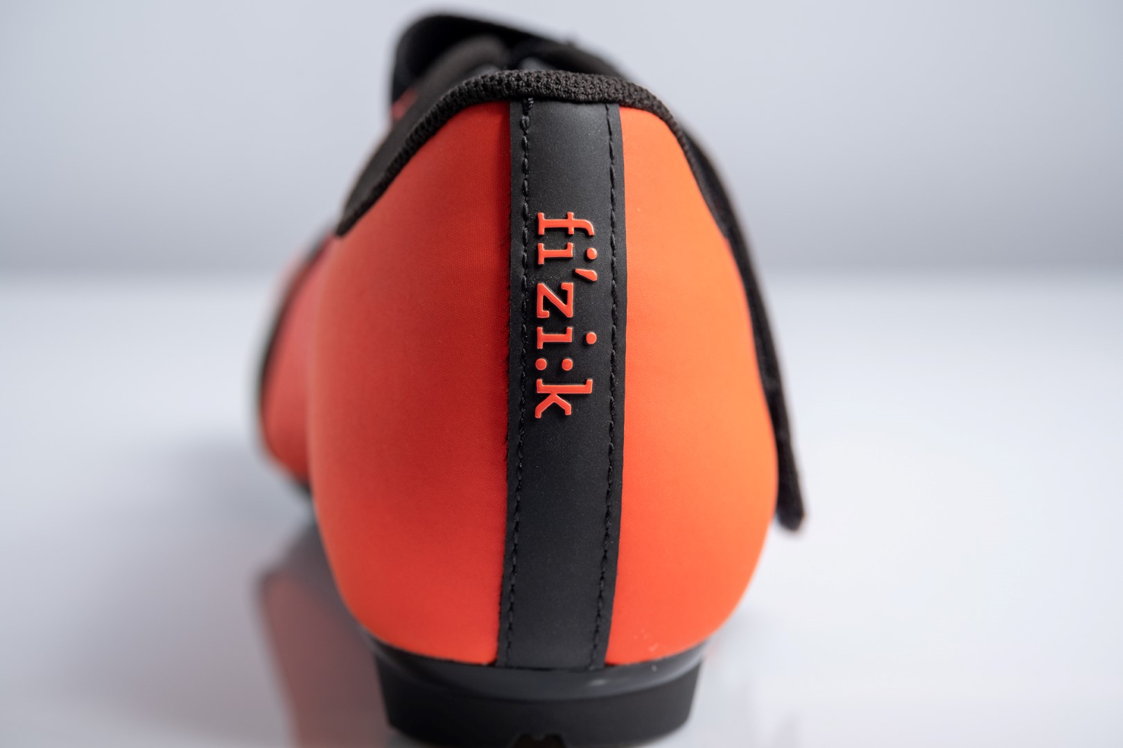 נעלי כביש במבחן–Fizik Tempo Powerstrap R5