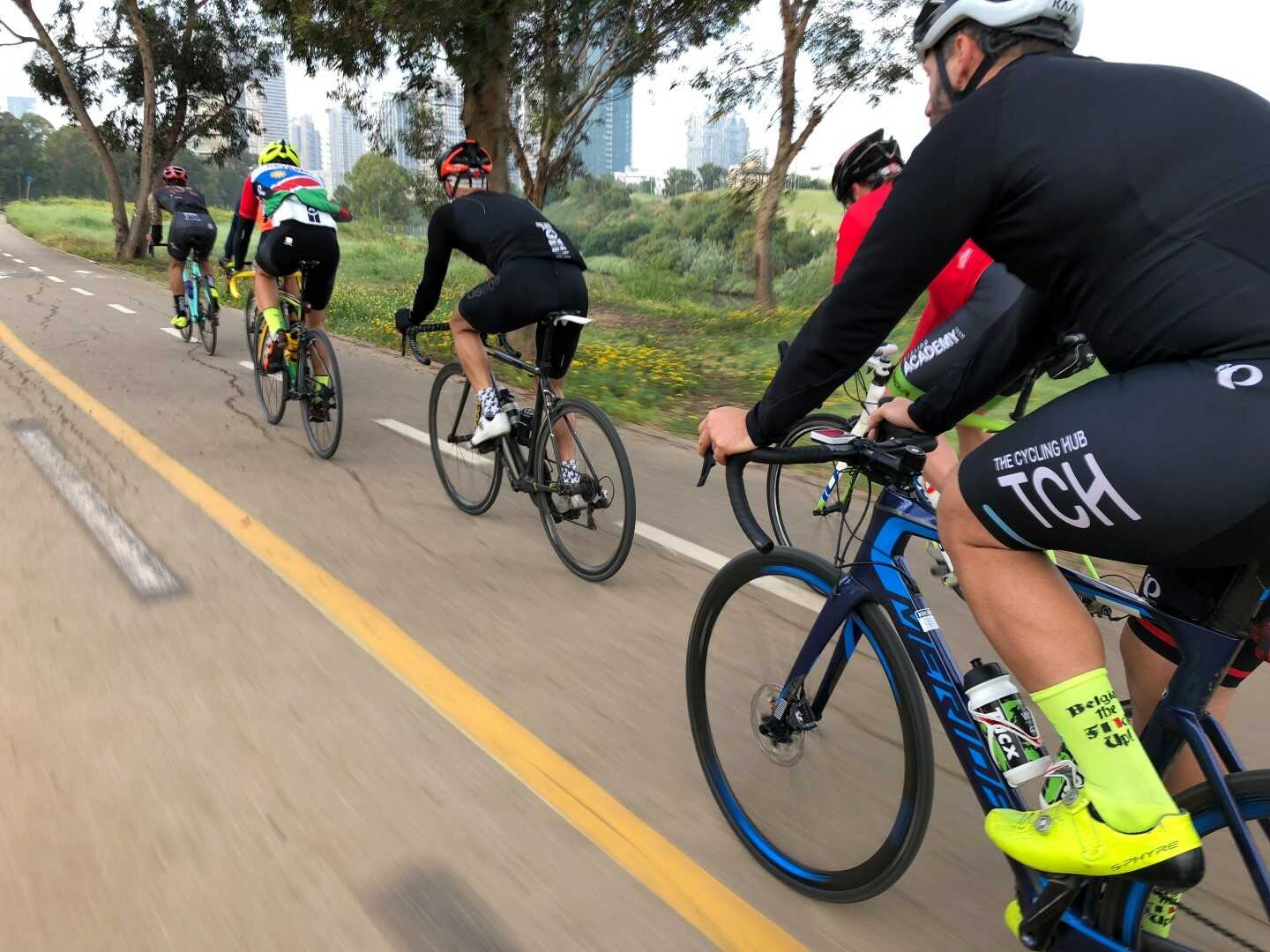 בריאות- האם יש קשר בין רכיבה על אופניים לבעיות אורולוגיות? פציעות מפשעה בגברים רוכבי אופניים