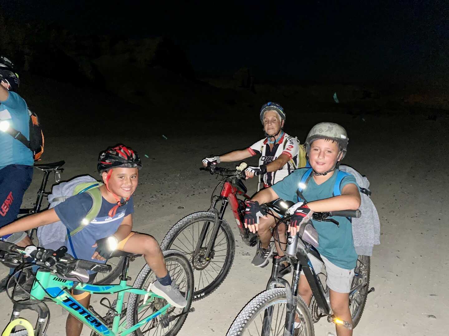 אופניים, ילדים והורים מופלאים- טיול ירח מלא בנחל פרצים