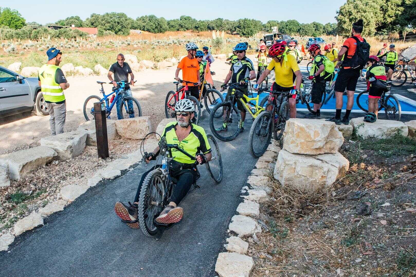 רוכבים שווים בין שווים: לראשונה בישראל שביל שטח מונגש ומותאם לאופניים מיוחדים