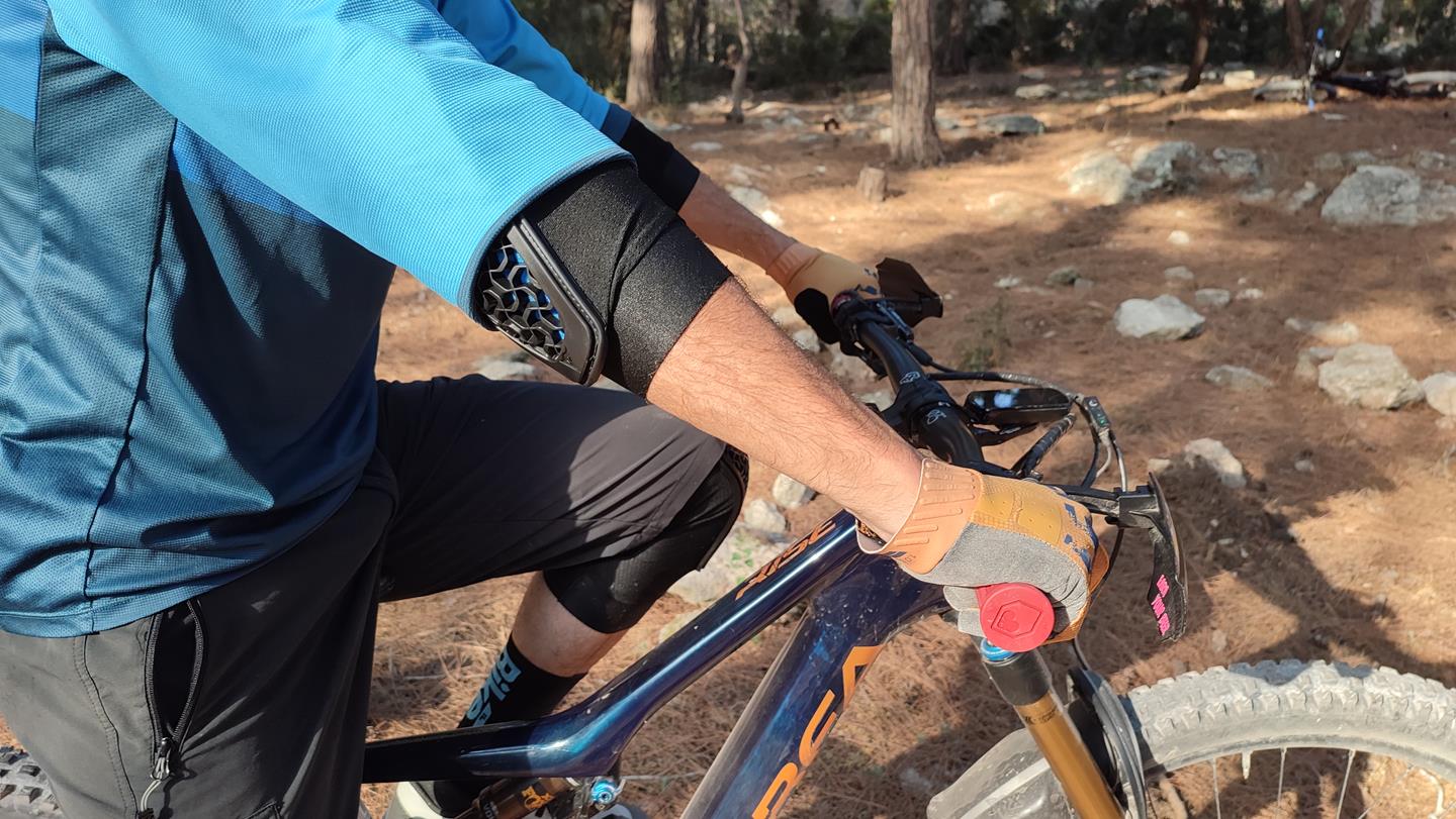 גריפים במבחן- Burgtec Bartender Pro